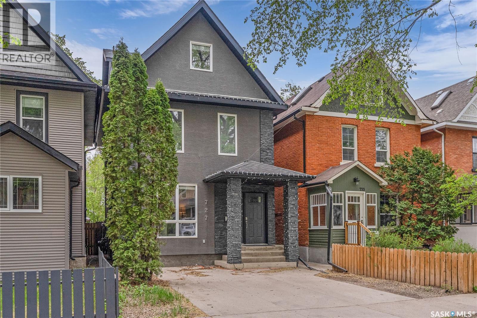 727 6th AVENUE N - 1