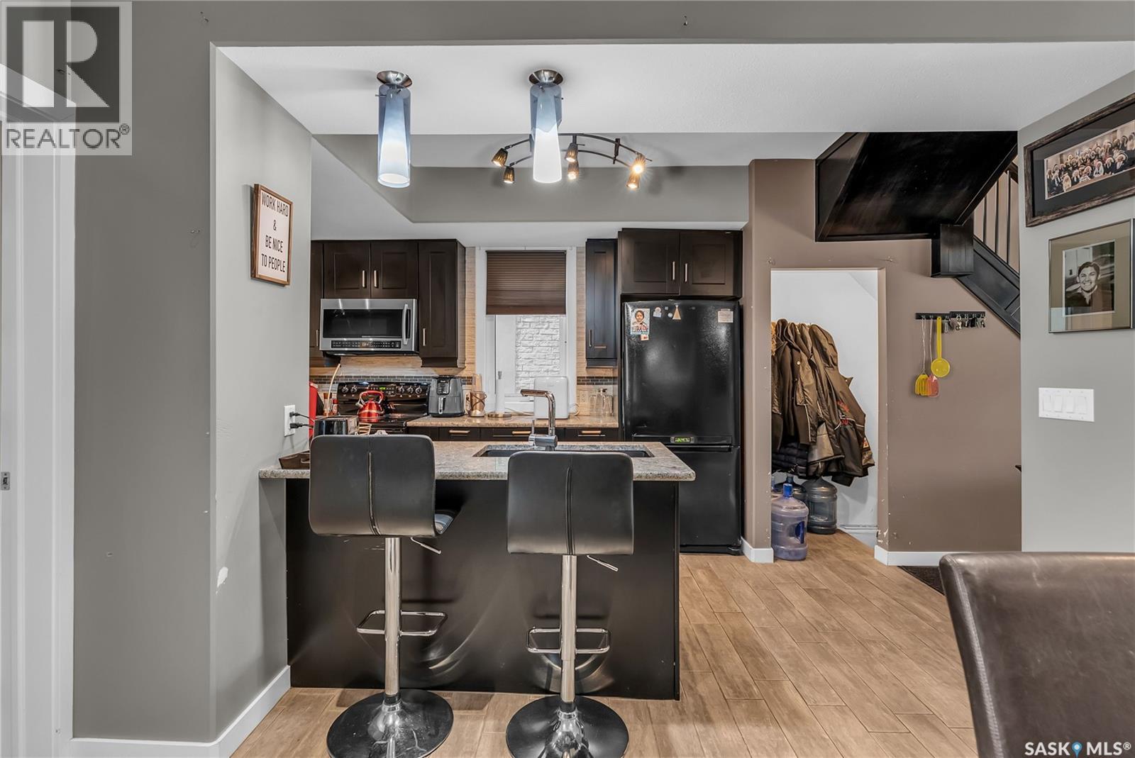 727 6th AVENUE N - 11