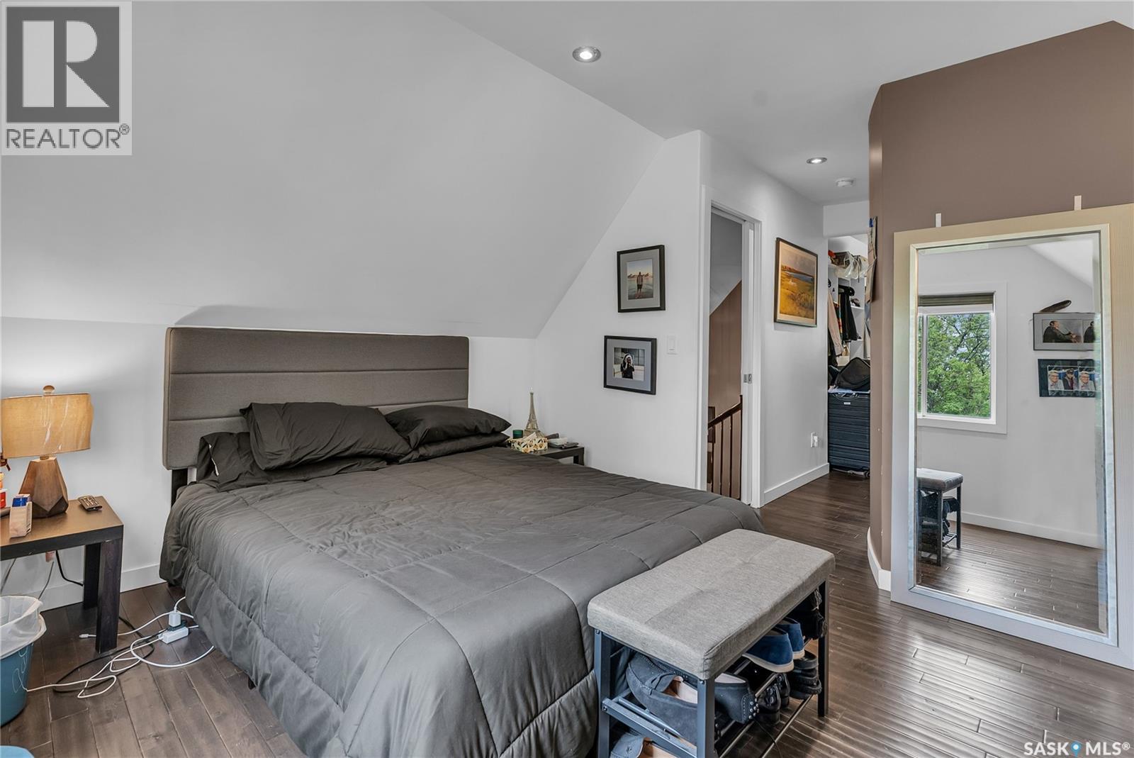 727 6th AVENUE N - 29