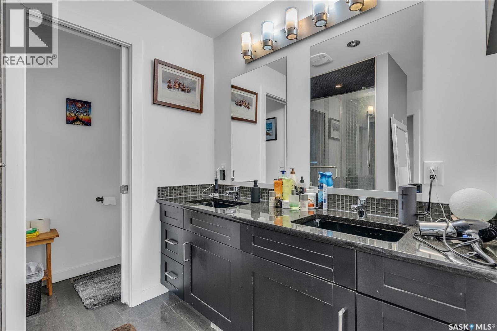 727 6th AVENUE N - 32