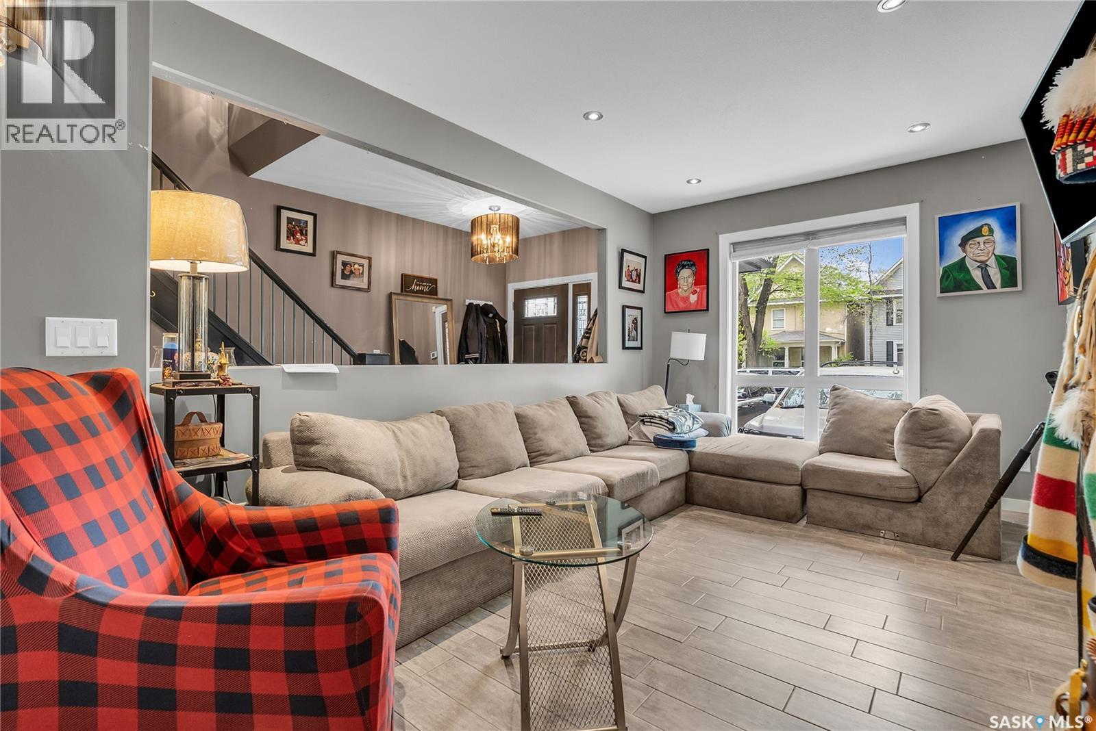 727 6th AVENUE N - 7