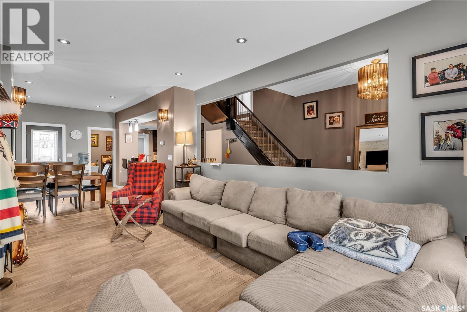 727 6th AVENUE N - 8