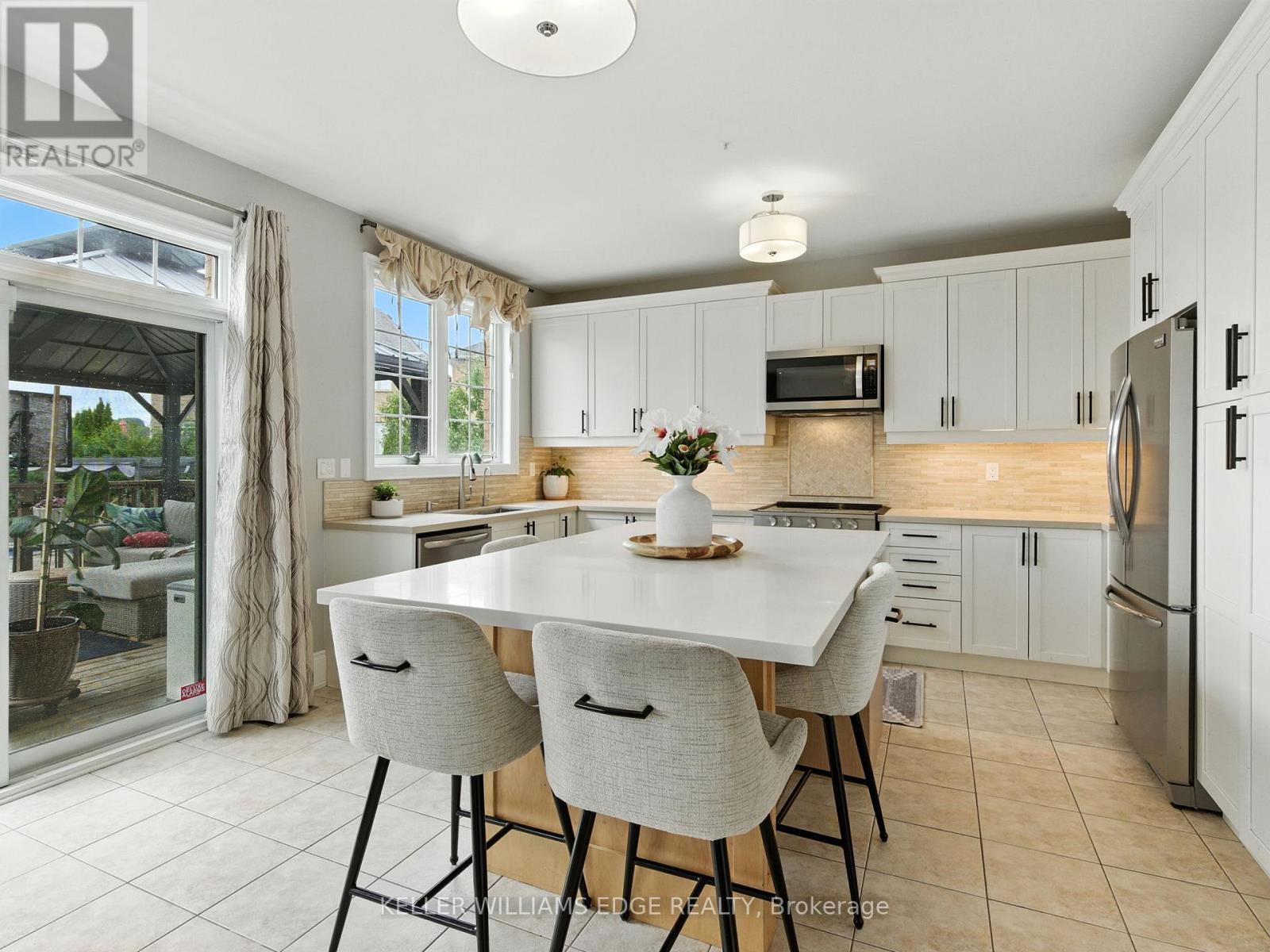 200 GIDDINGS CRESCENT - 4