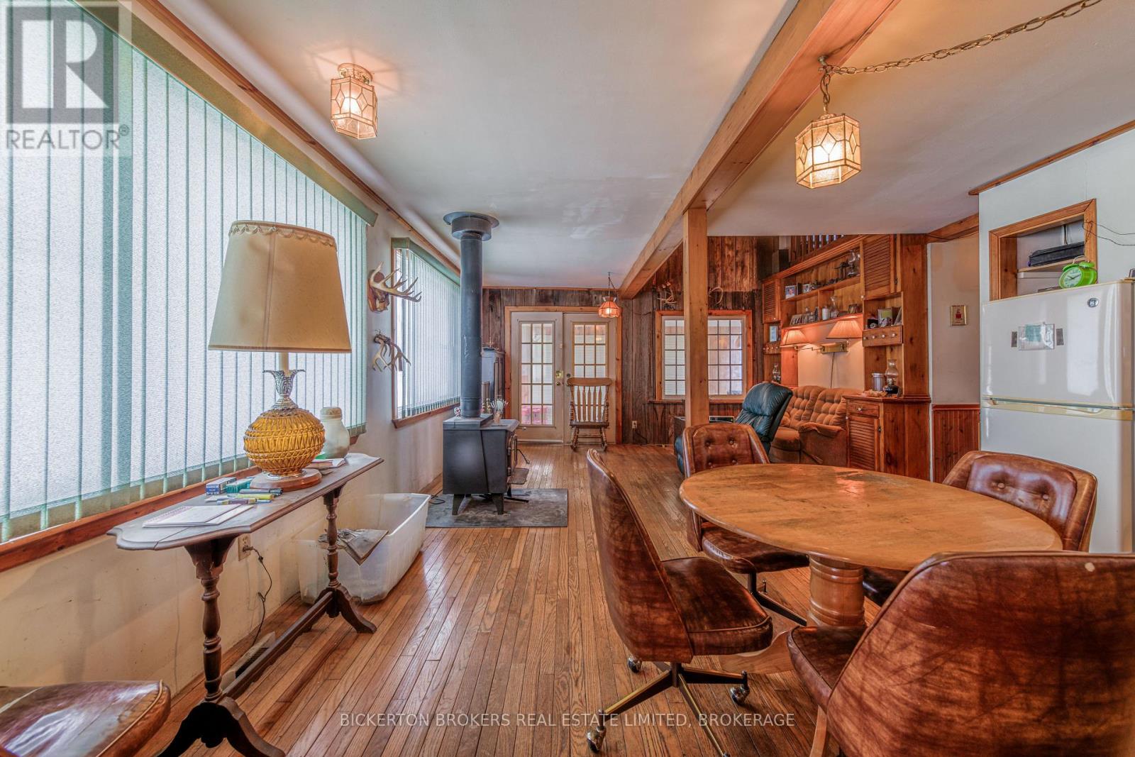 798 RUSSELL ROAD - 10