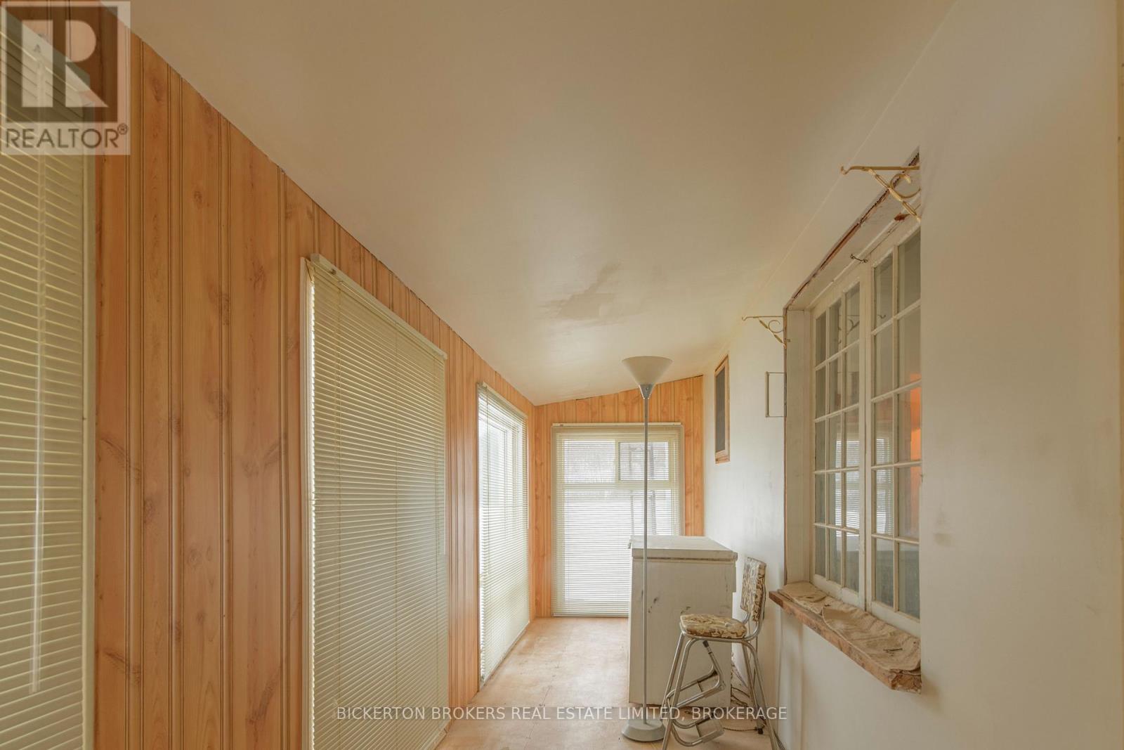 798 RUSSELL ROAD - 14
