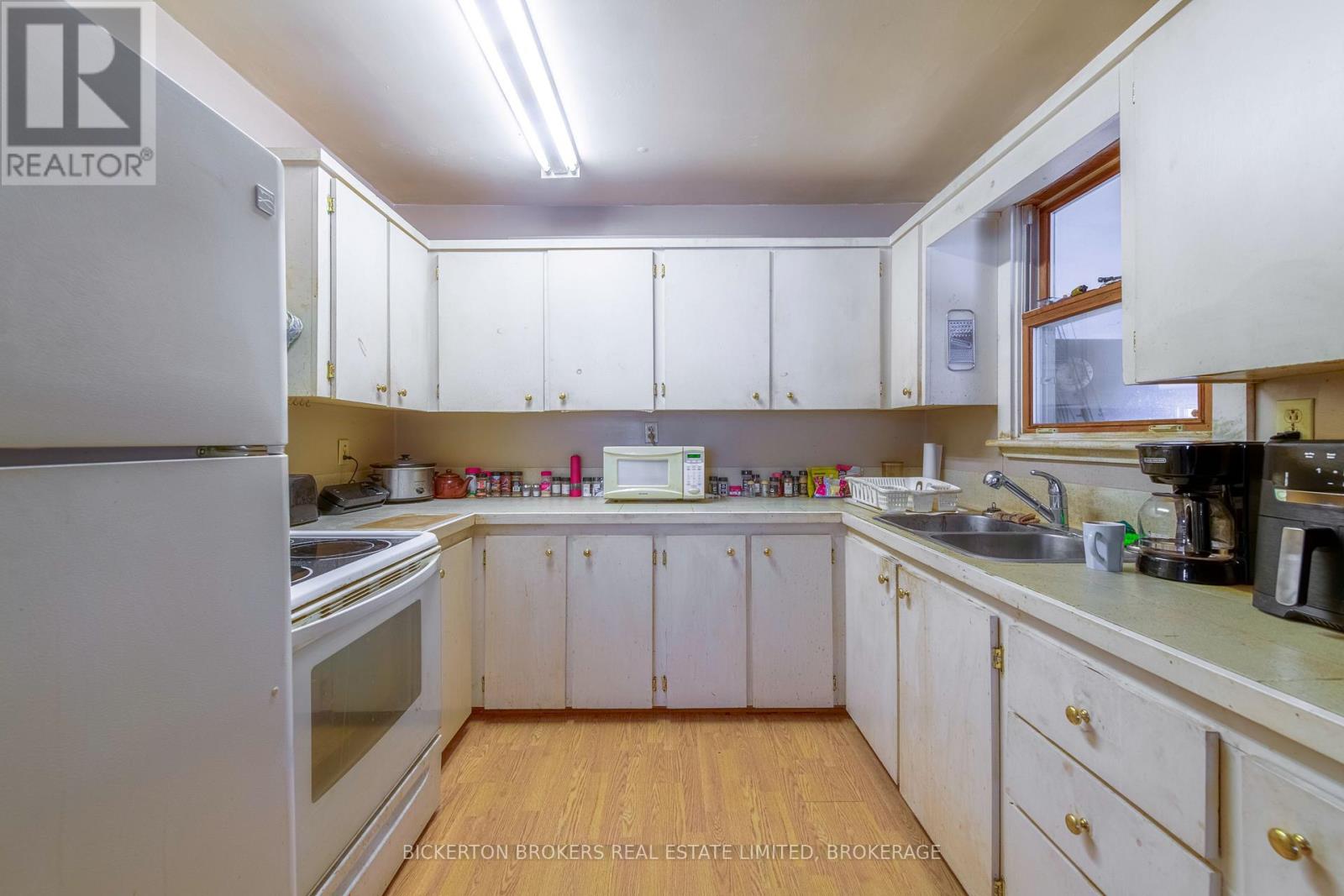 798 RUSSELL ROAD - 15