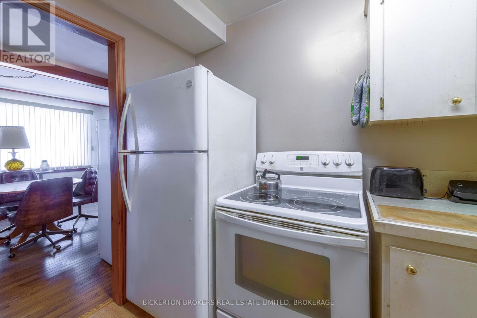 798 RUSSELL ROAD - 16
