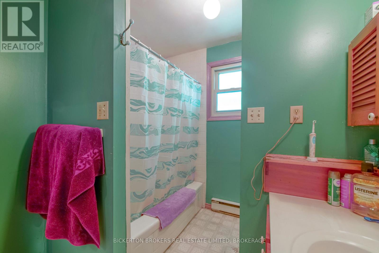 798 RUSSELL ROAD - 19