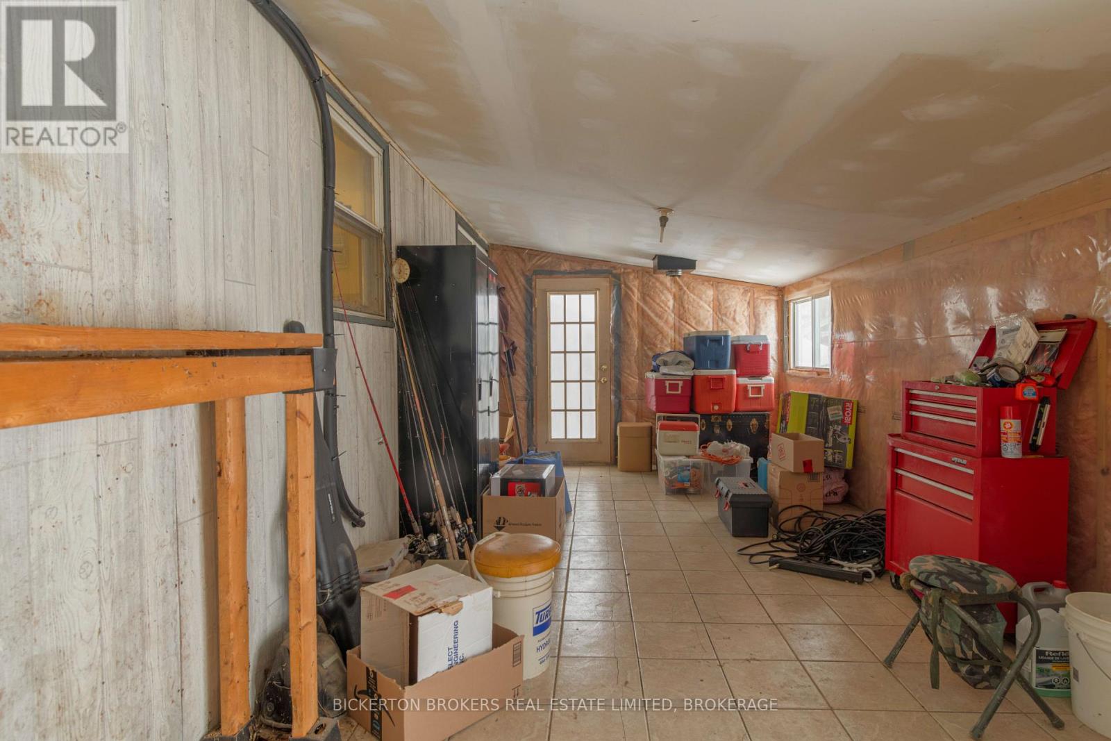 798 RUSSELL ROAD - 8