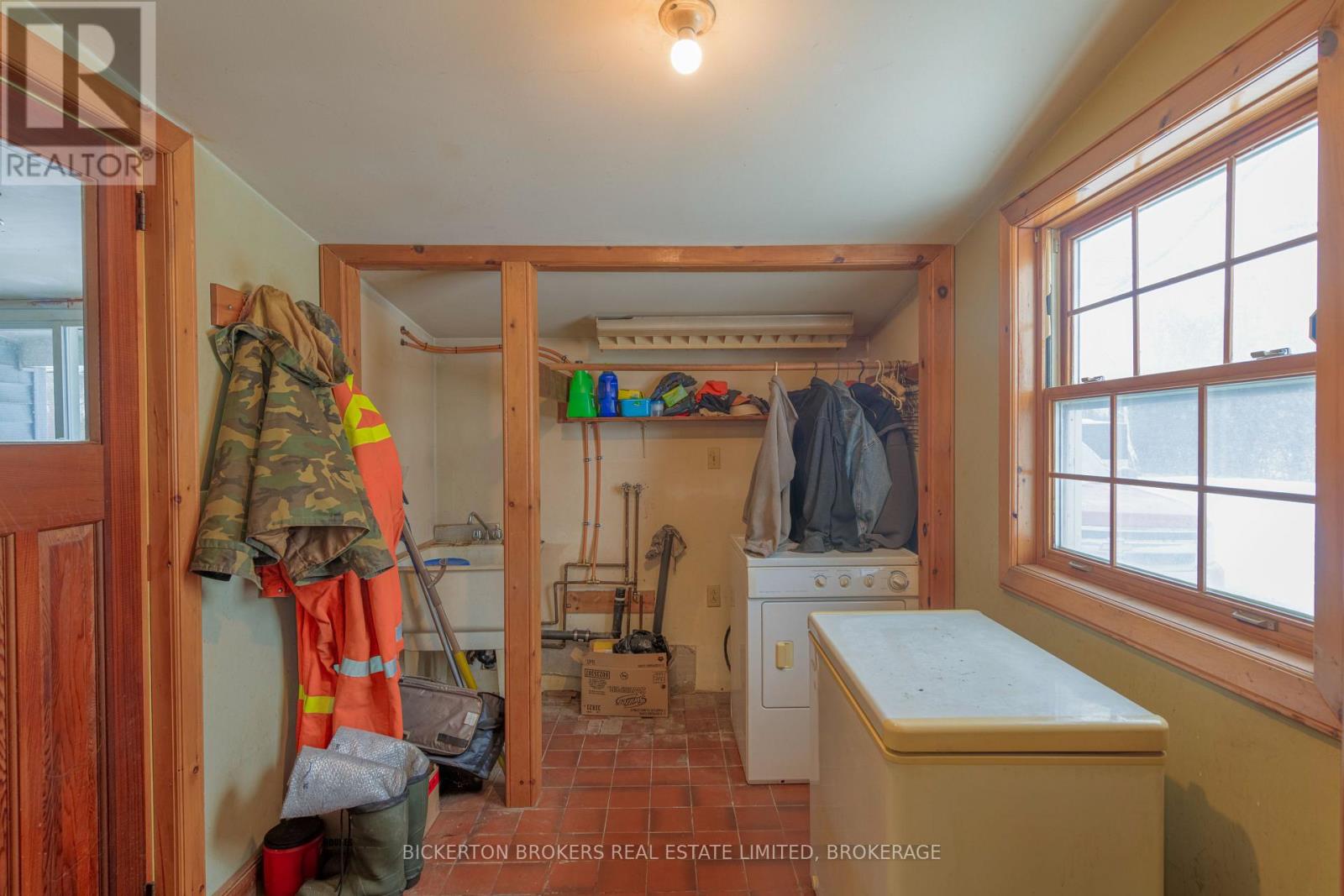 798 RUSSELL ROAD - 9