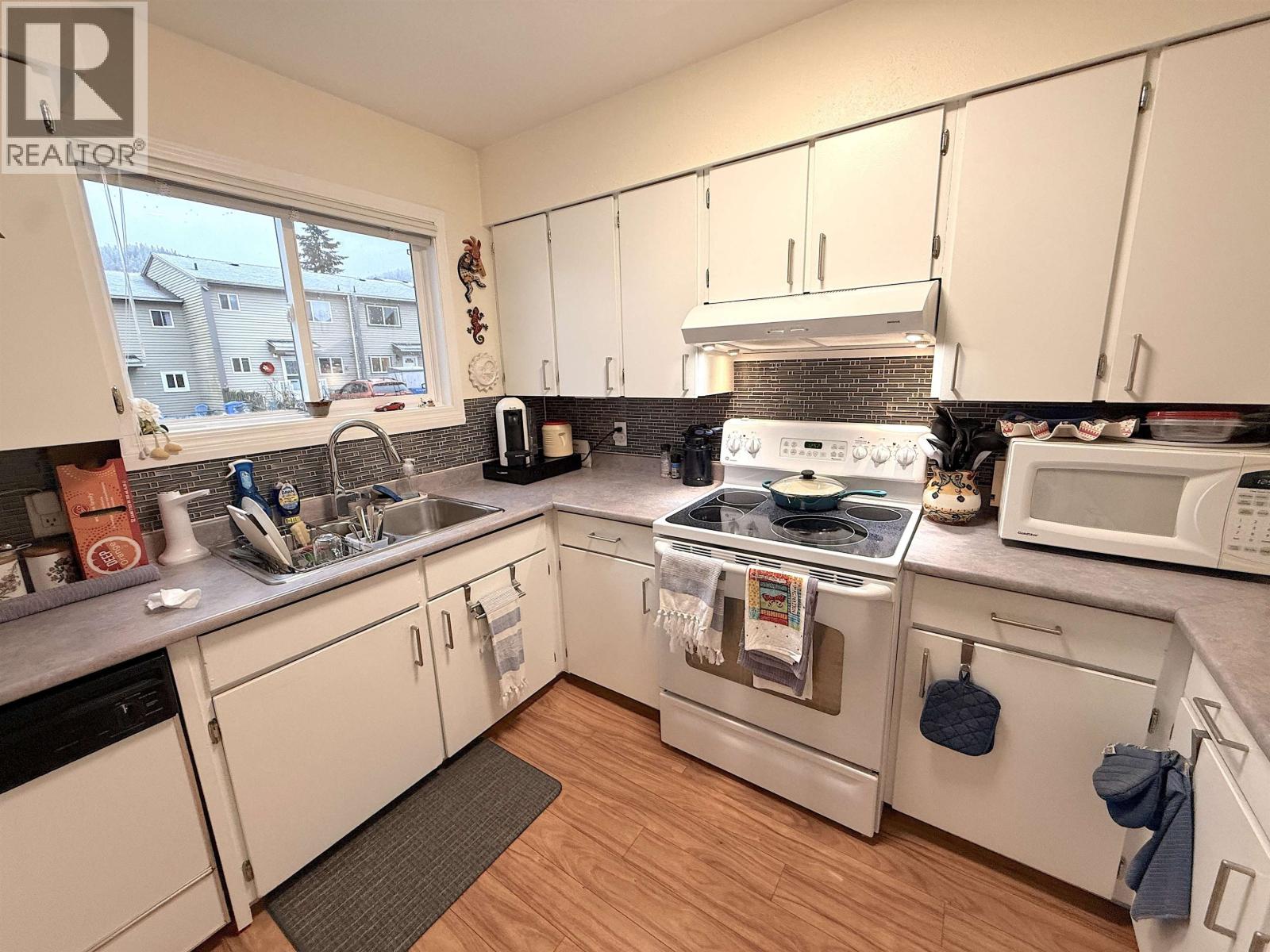 594 E 4TH AVENUE - 4