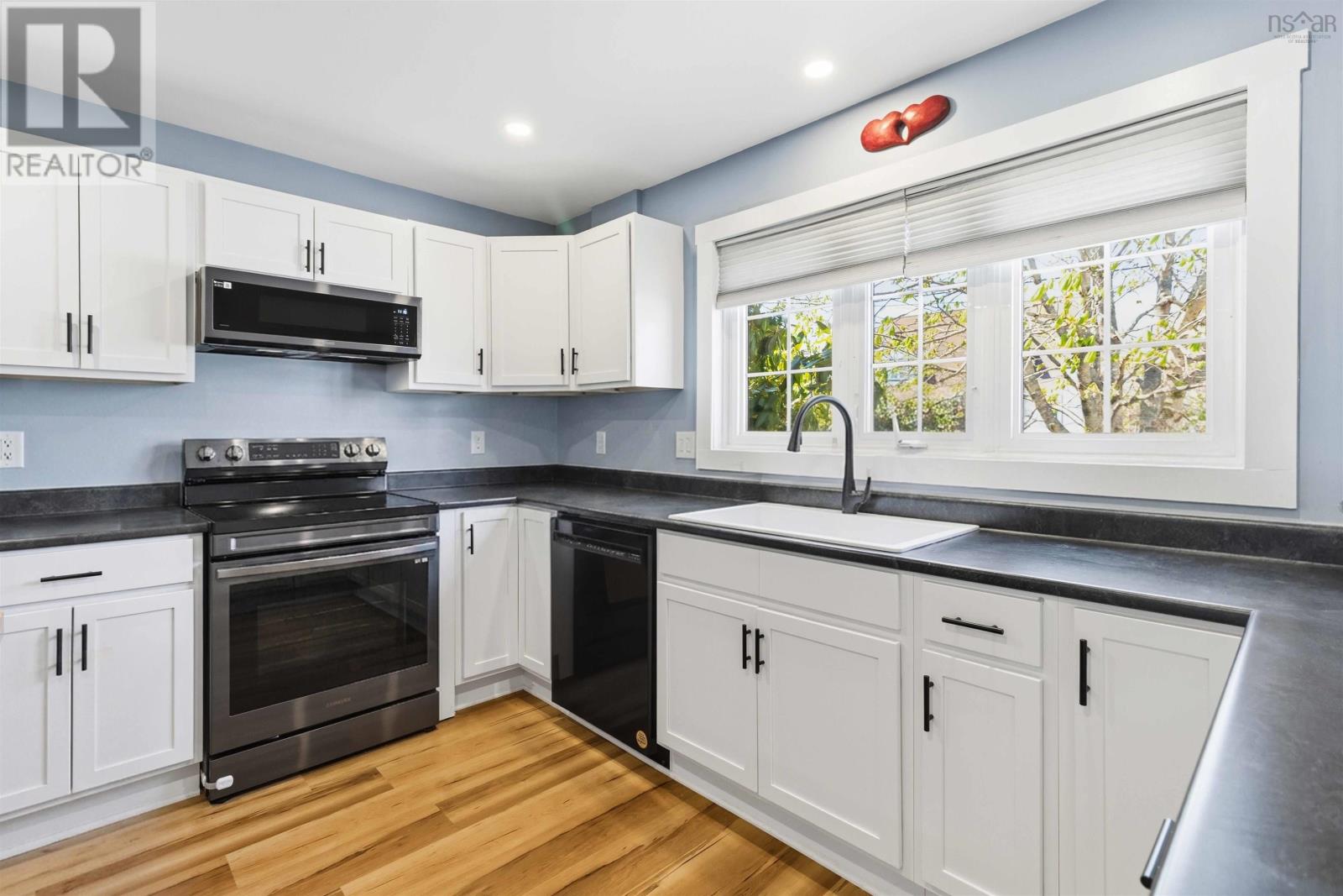 218 Greenwood Avenue - 8