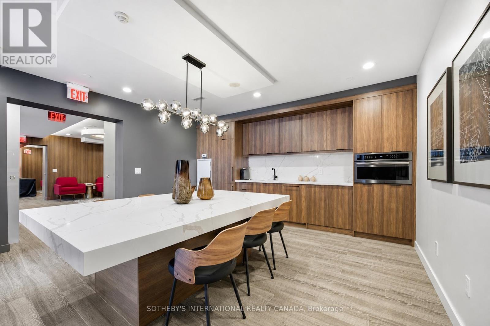 #706 105 GEORGE STREET - 32