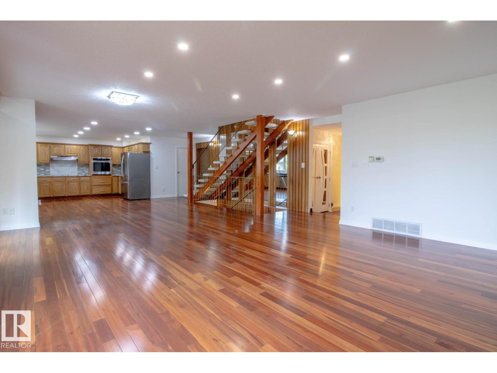 7007 10 AV NW - 10