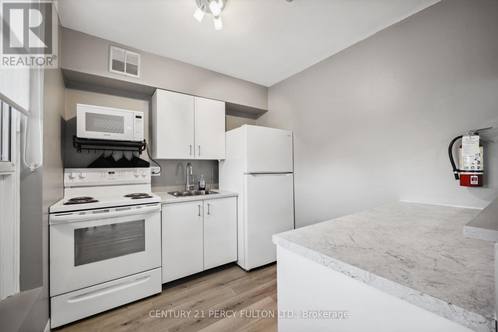 #PH9 66 FALBY COURT - 22
