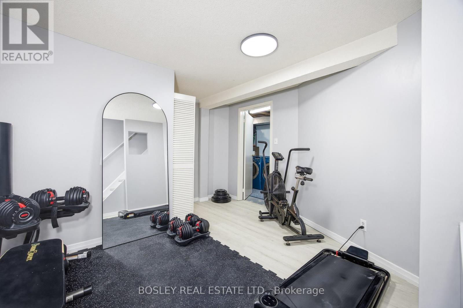 861 TRADDLES AVENUE - 23