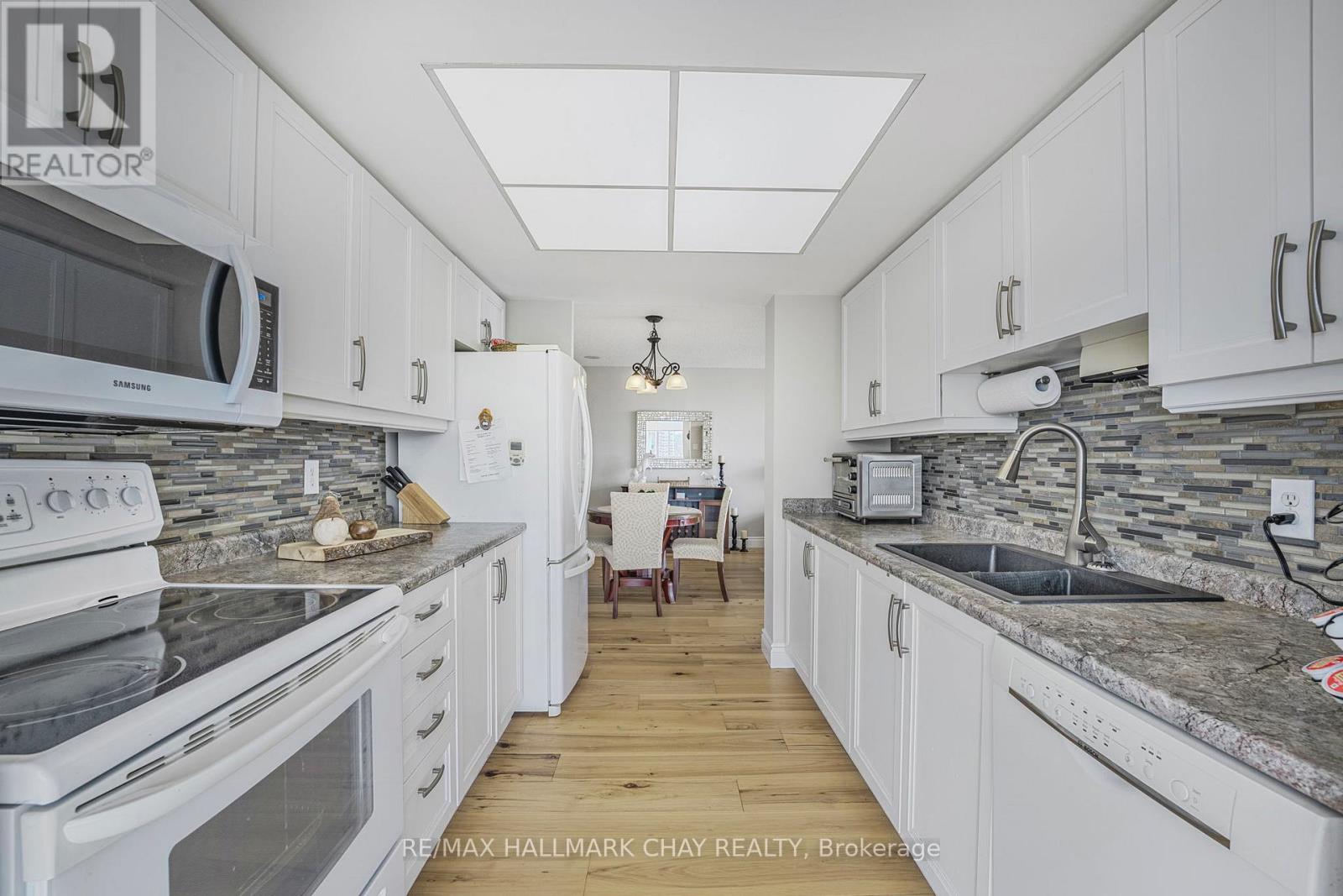 #610 65 ELLEN STREET - 17