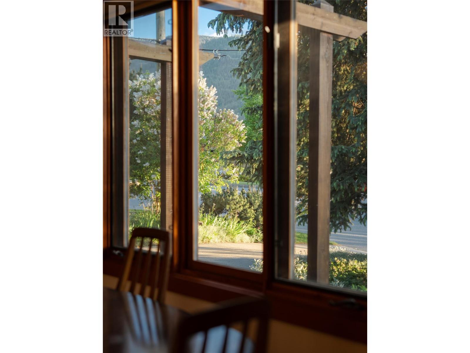 1921 Kootenay Street - 27