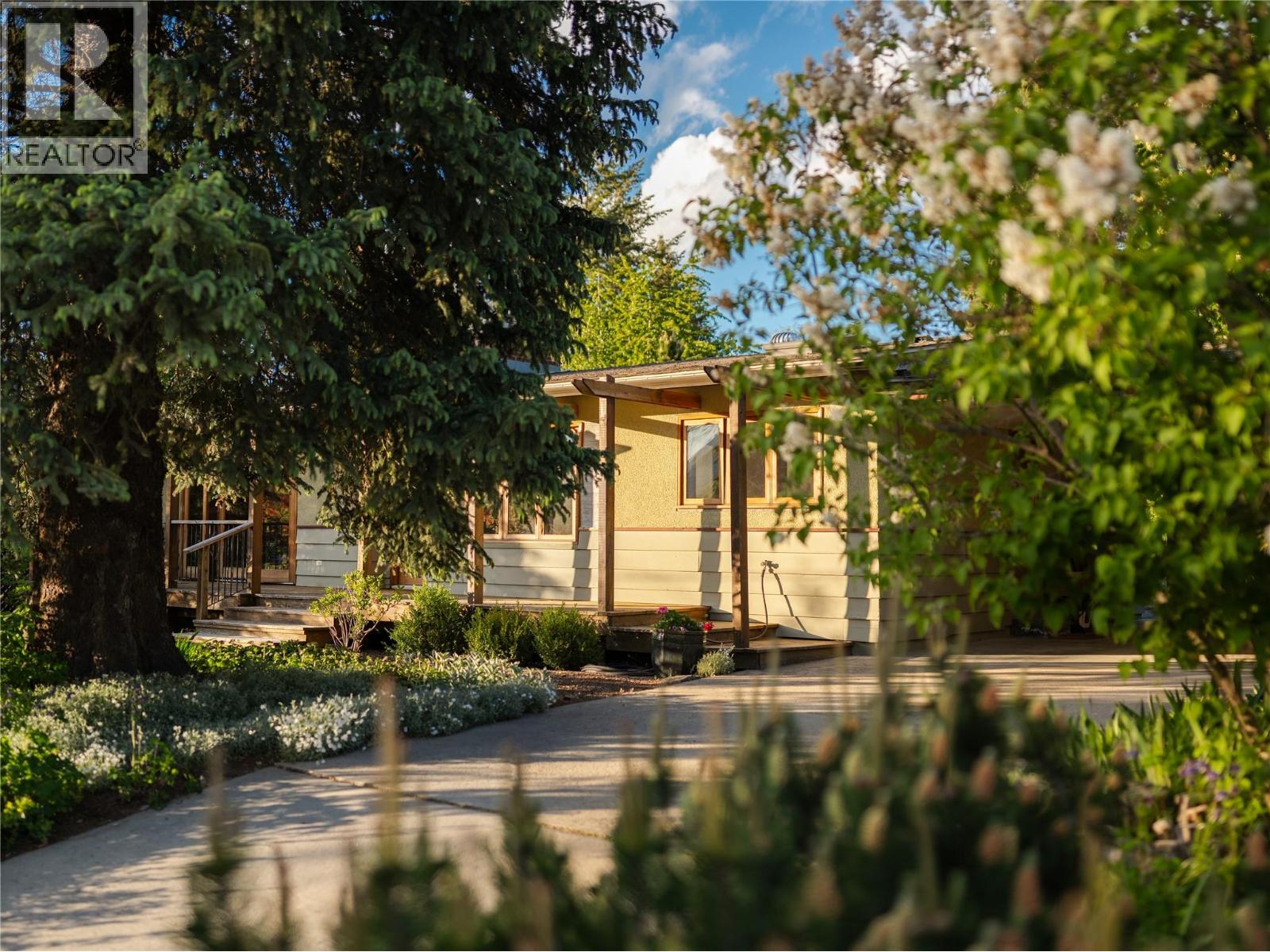 1921 Kootenay Street - 4