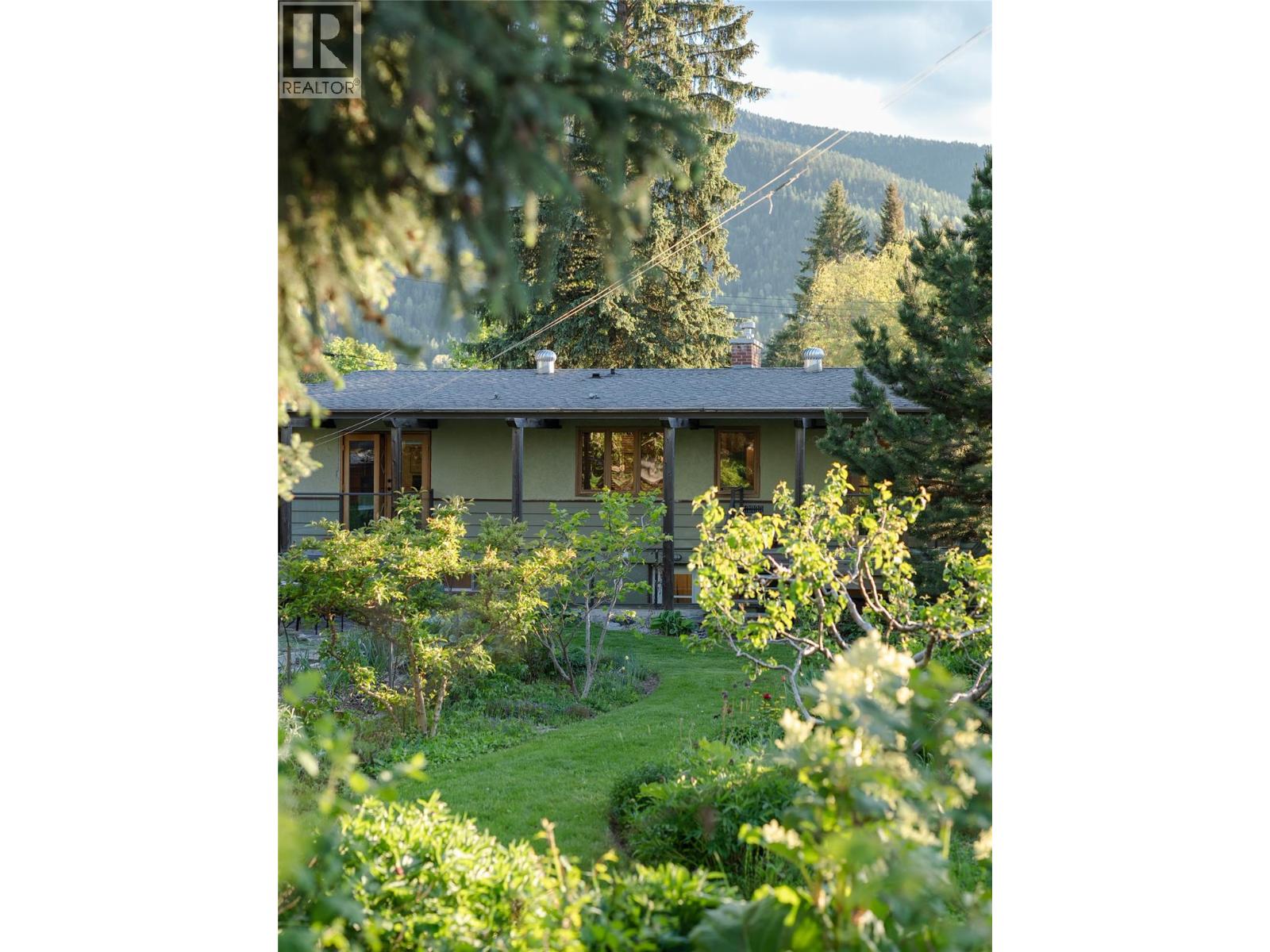 1921 Kootenay Street - 46
