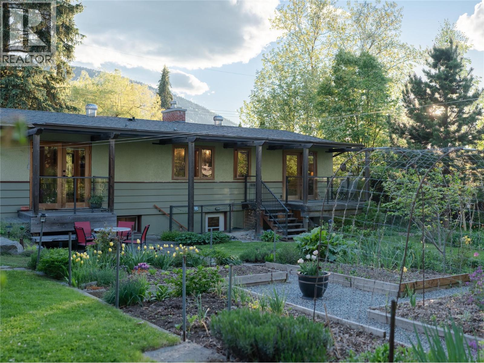 1921 Kootenay Street - 48