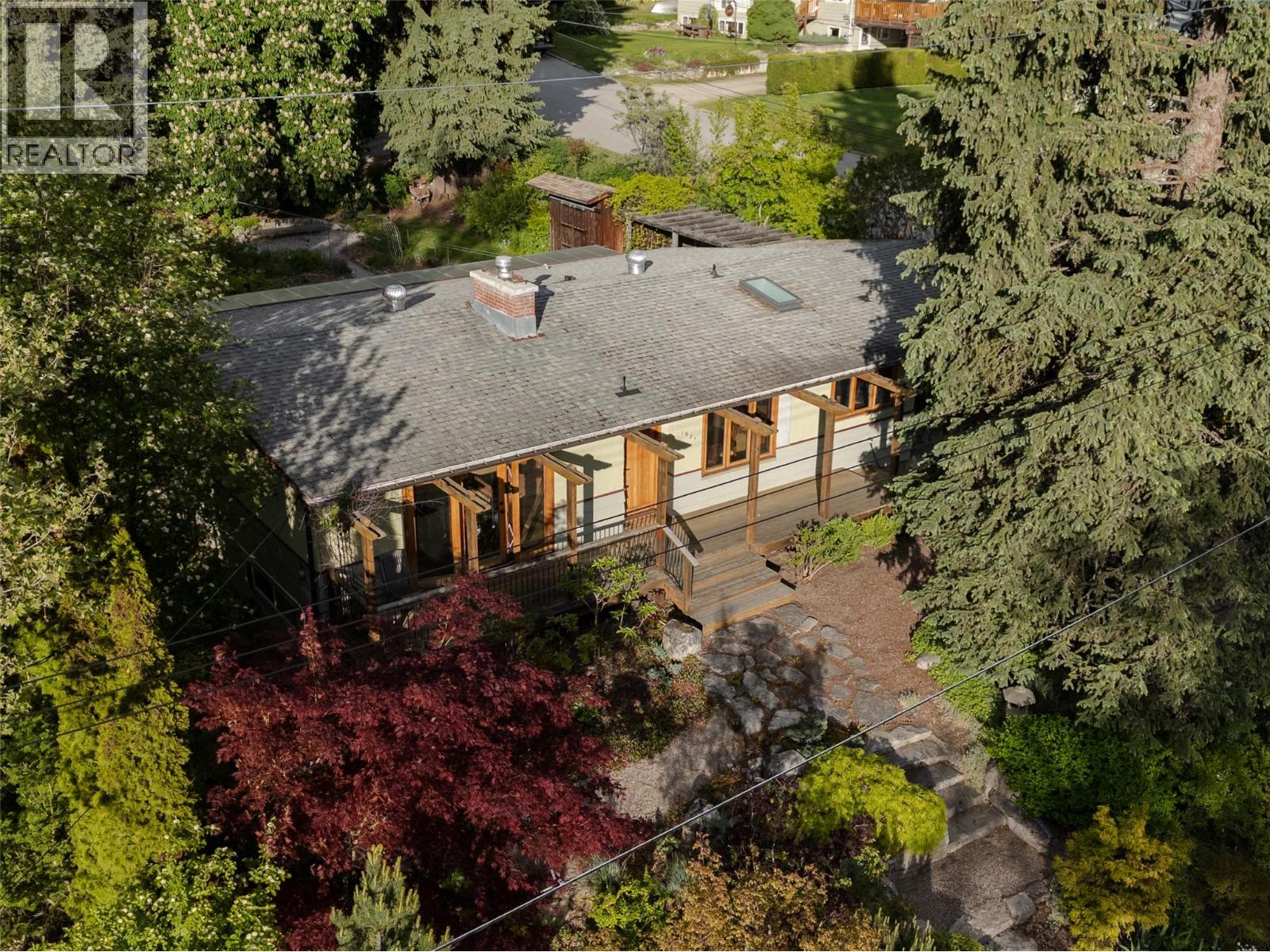 1921 Kootenay Street - 63