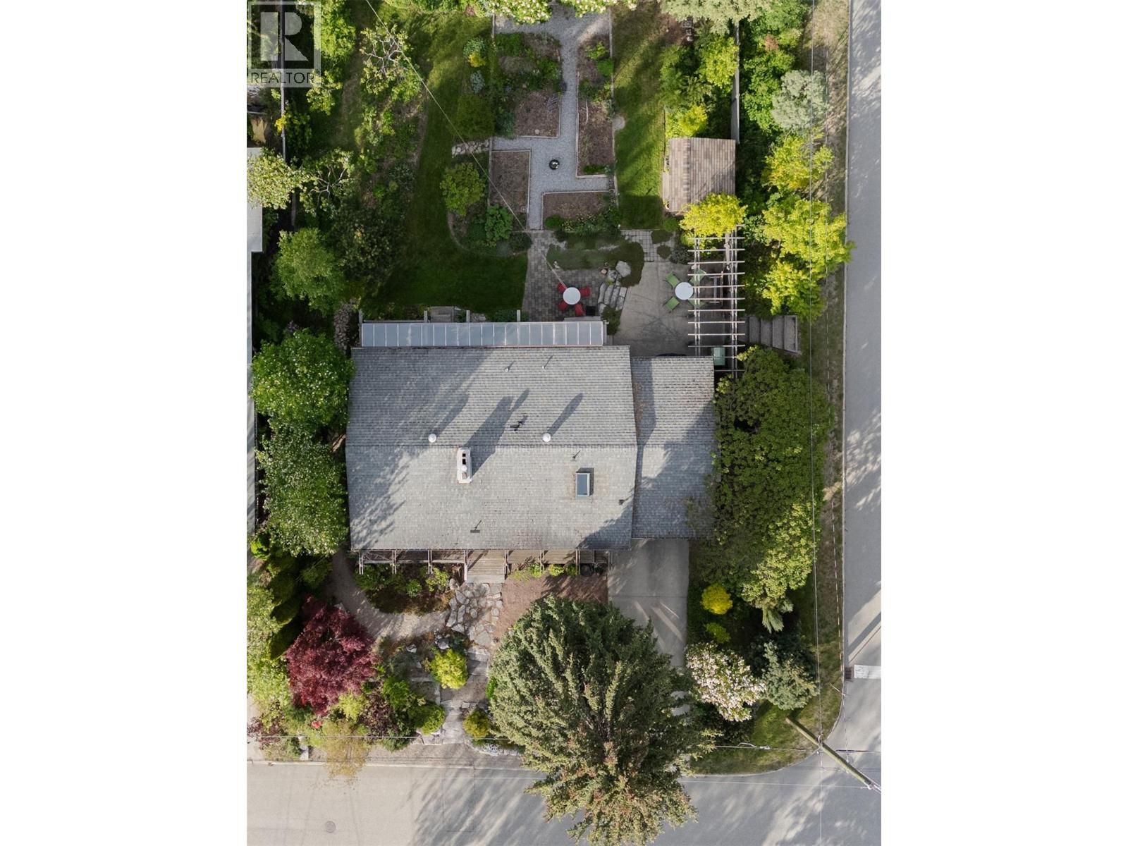 1921 Kootenay Street - 9