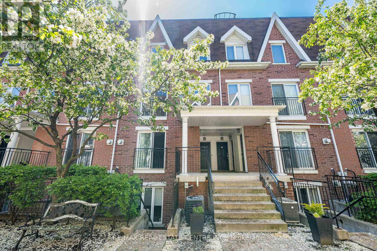 #920 16 LAIDLAW STREET - Image 2