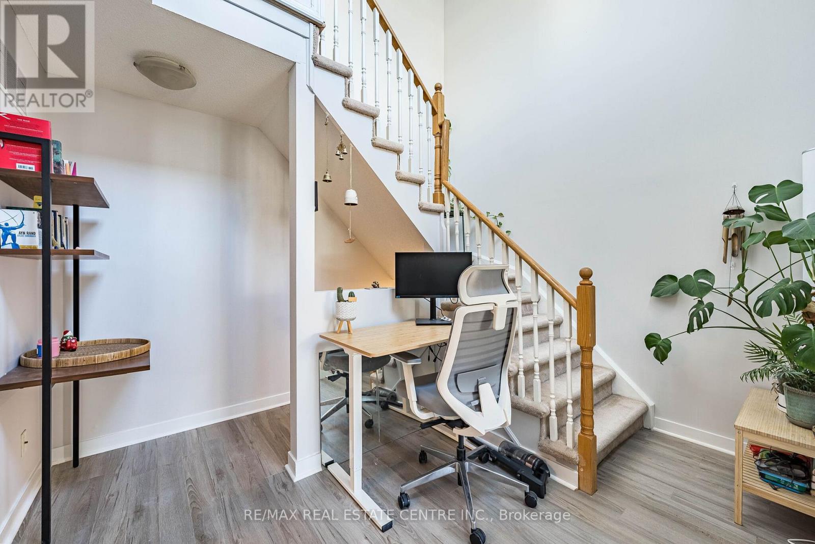 #920 16 LAIDLAW STREET - 21