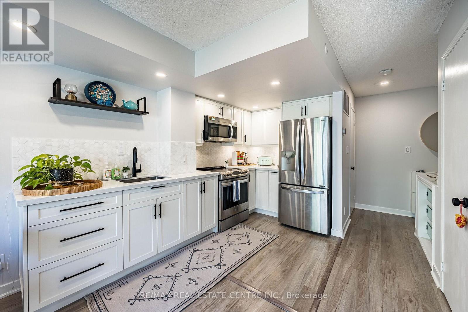 #920 16 LAIDLAW STREET - 5