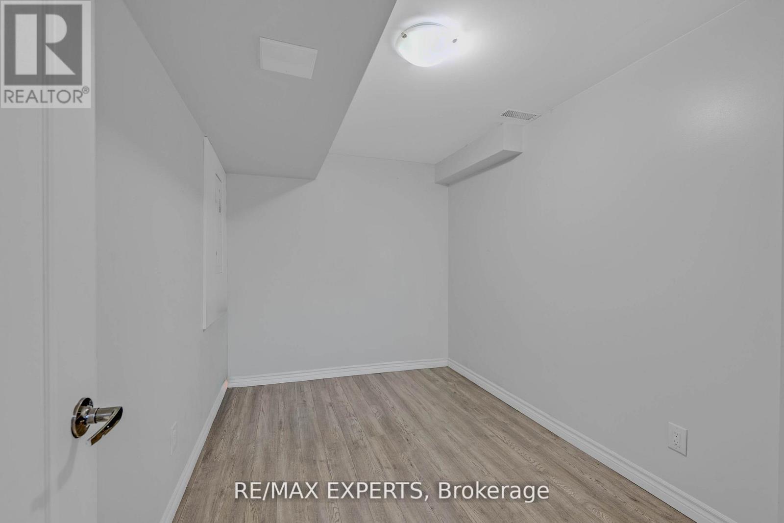22 HOOVER ROAD - 34