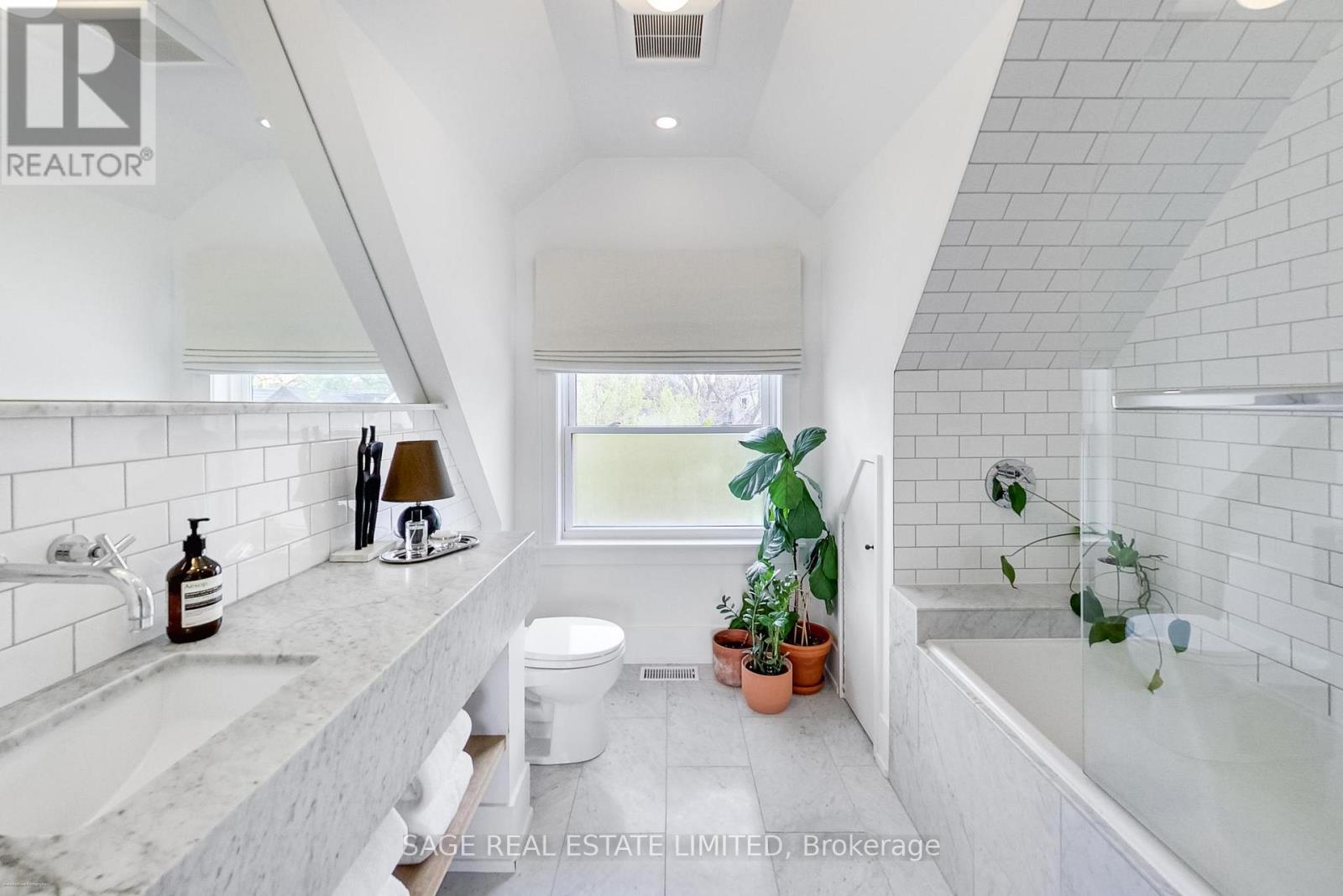 88 GALLEY AVENUE - 32