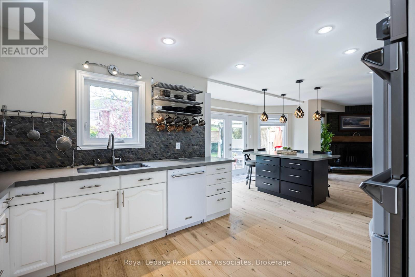 7 NIXON CRESCENT - 12
