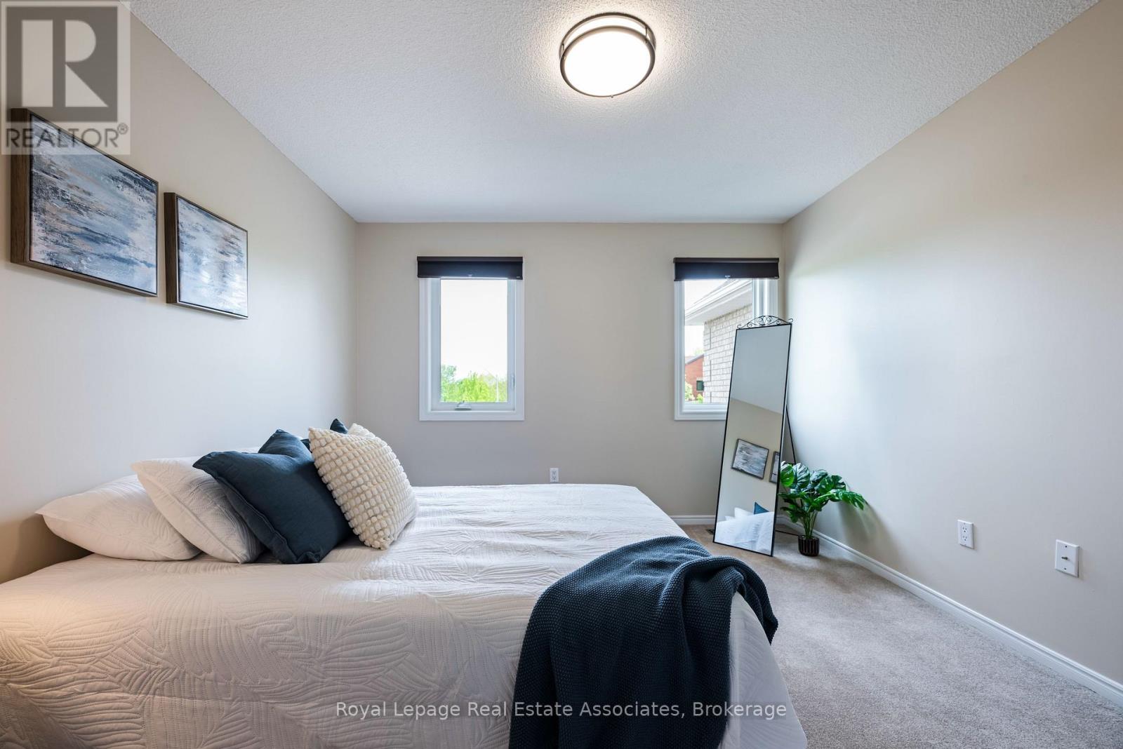 7 NIXON CRESCENT - 23