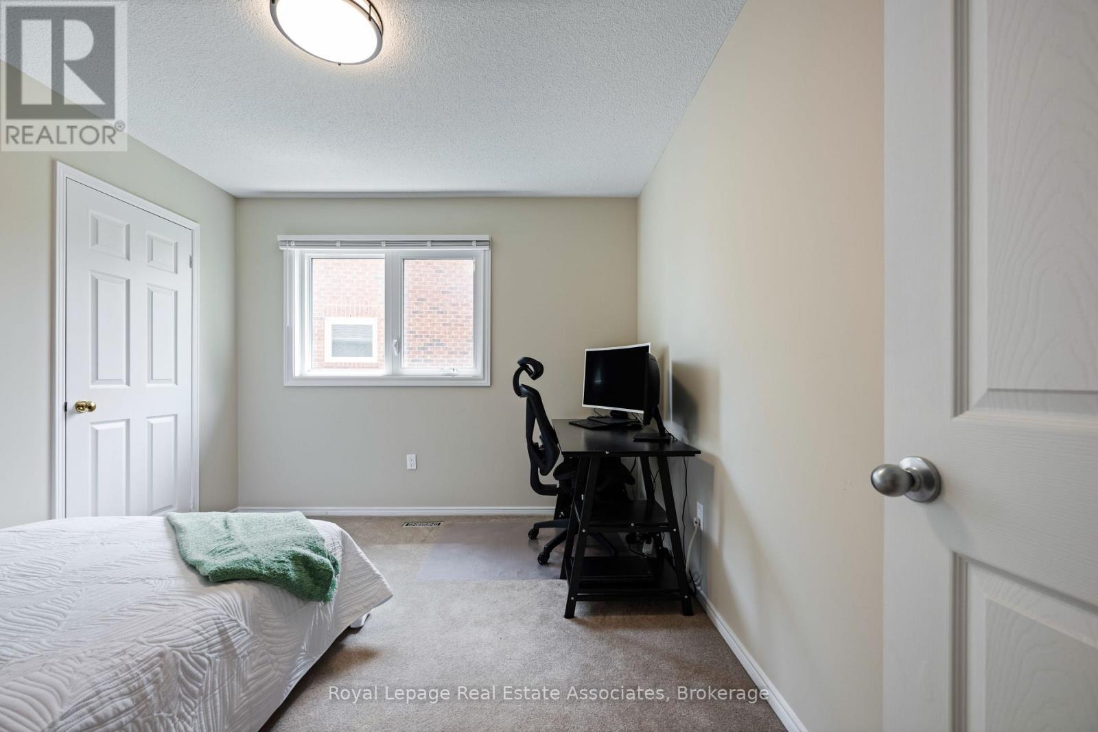 7 NIXON CRESCENT - 24