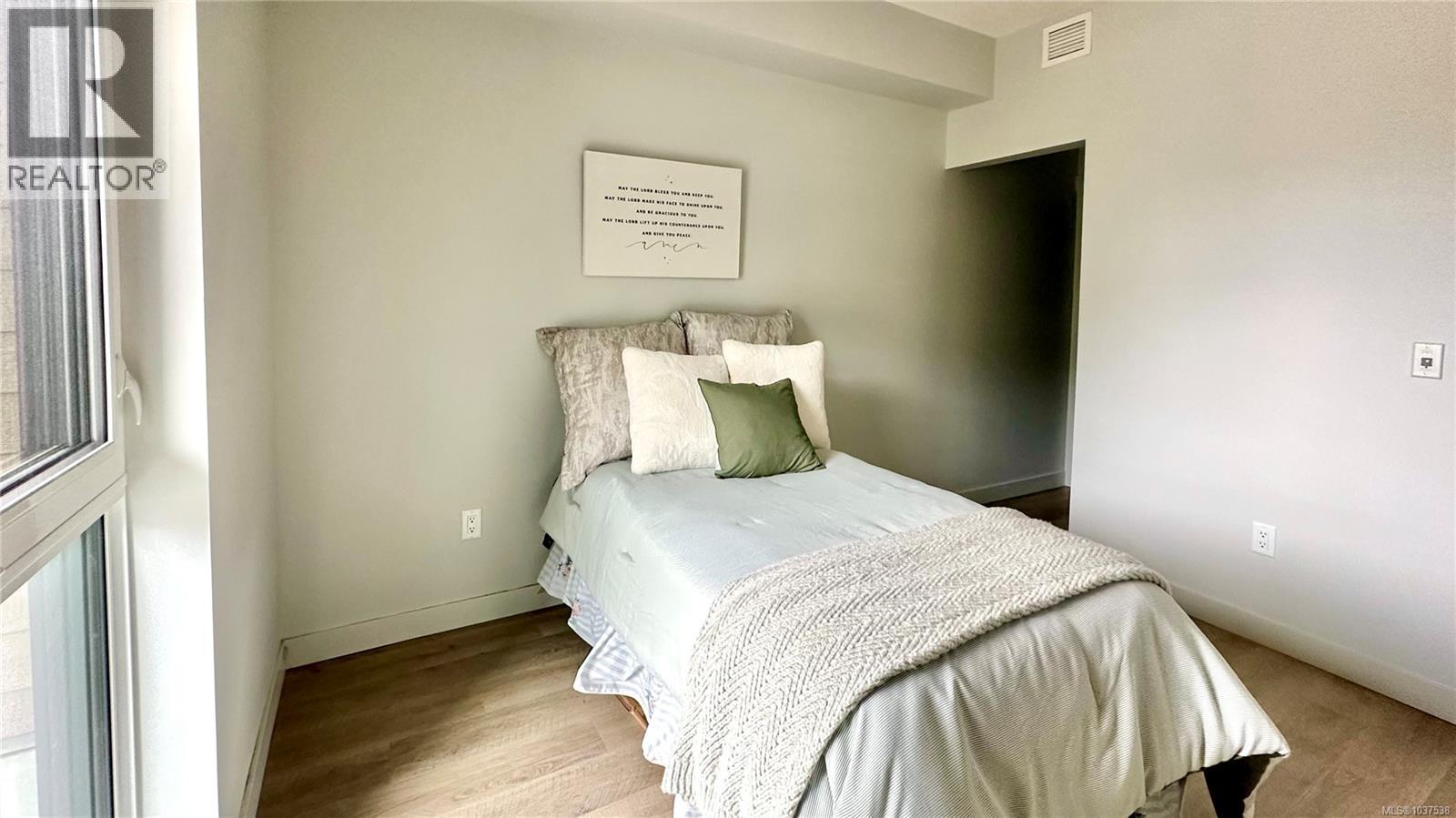 #103E 120 Jensen Ave W - 4