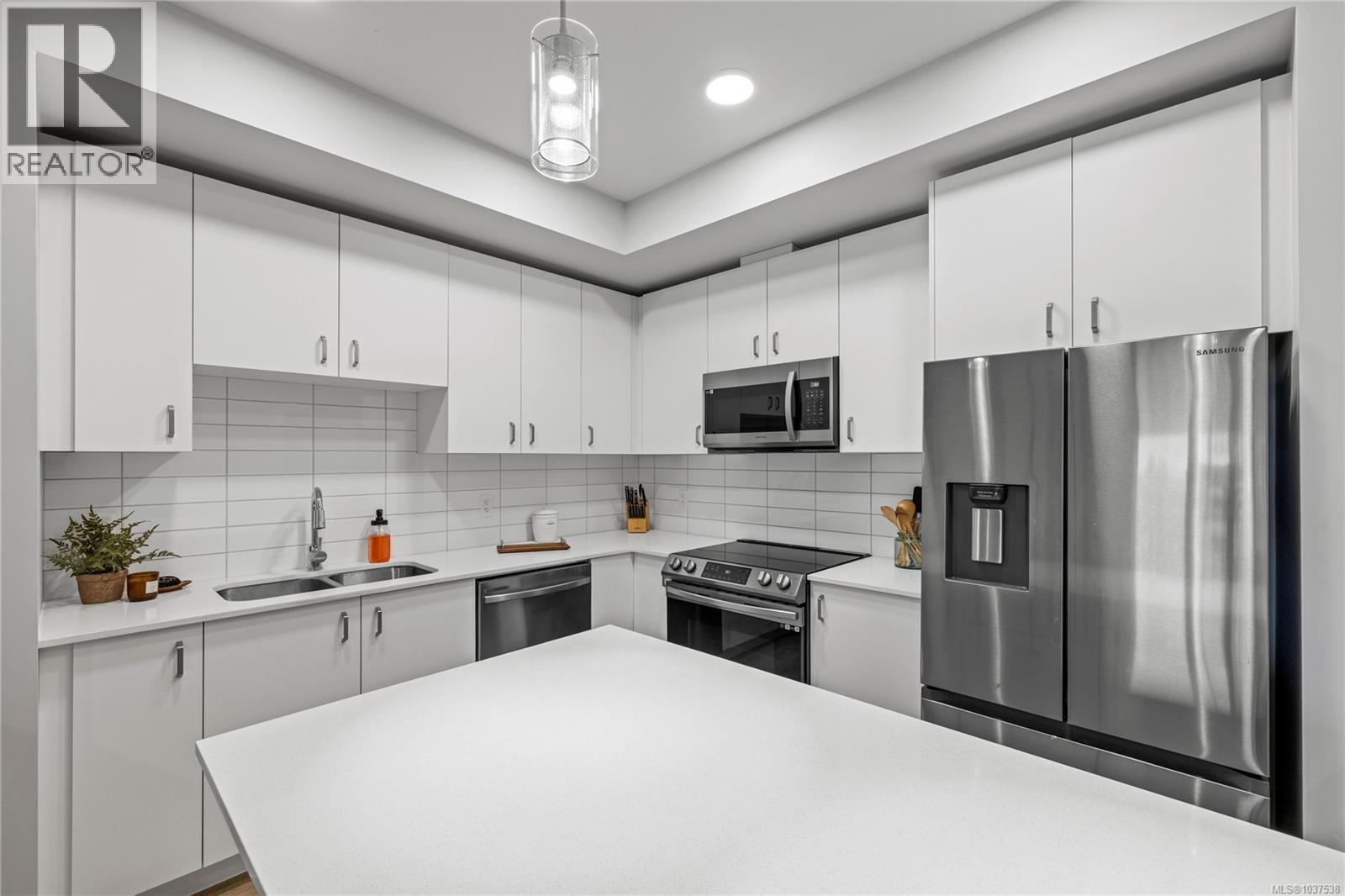 #103E 120 Jensen Ave W - 11