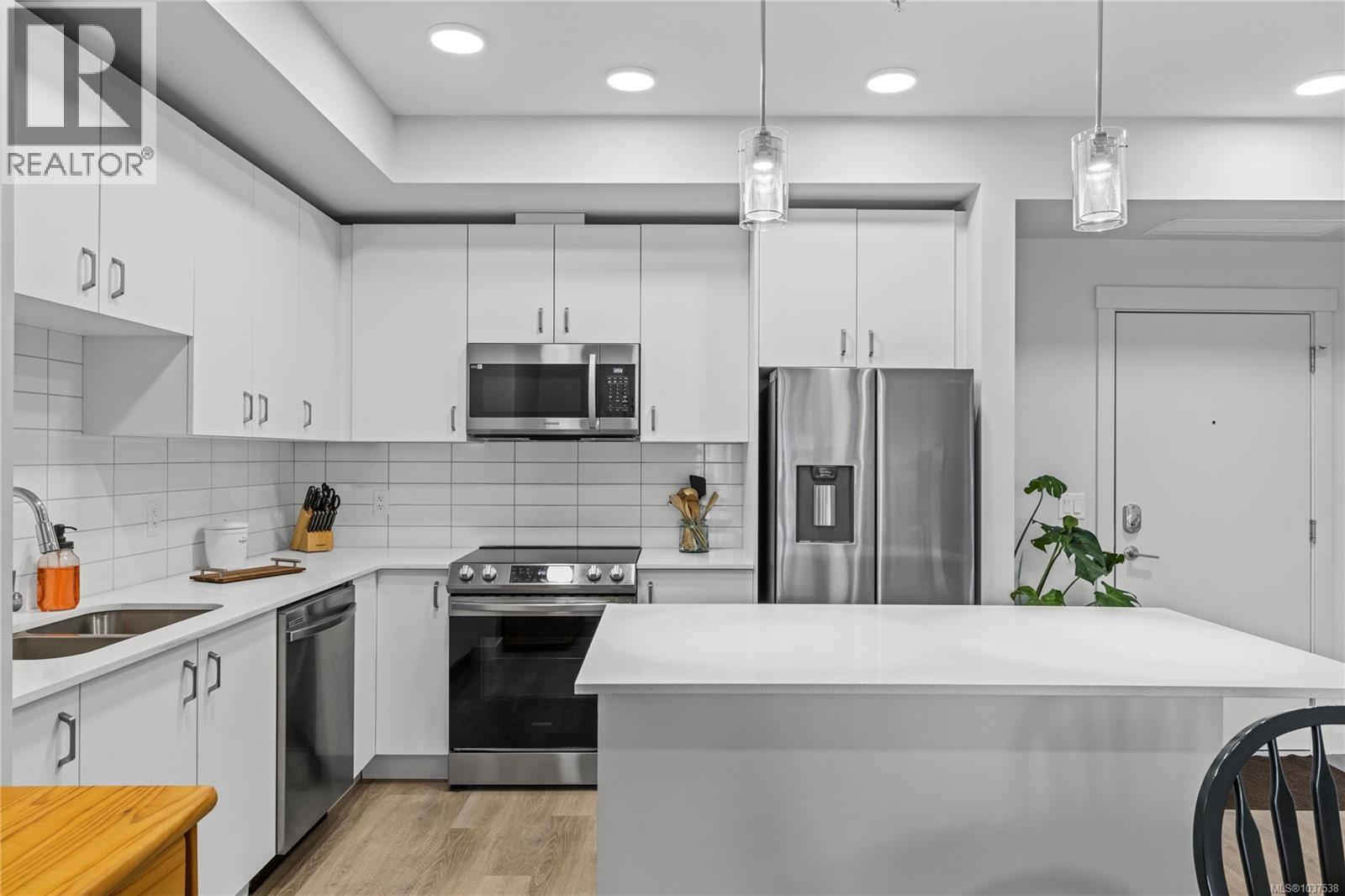 #103E 120 Jensen Ave W - 5