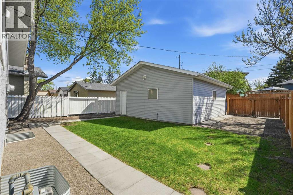 1420 Marlyn Way NE - 34