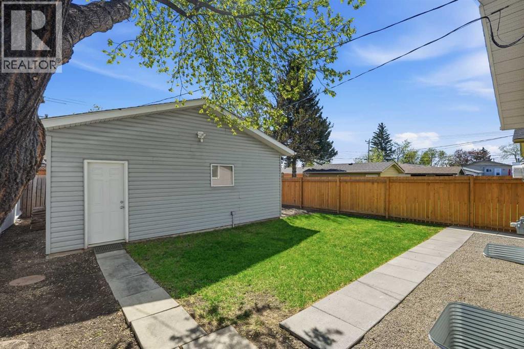 1420 Marlyn Way NE - 33