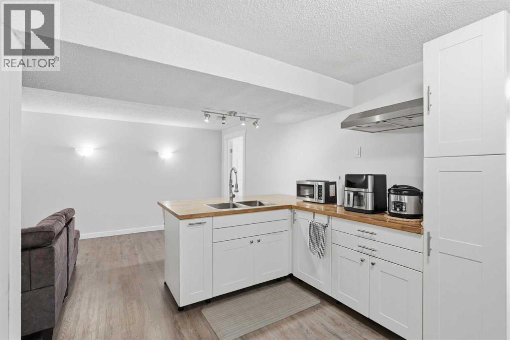 1420 Marlyn Way NE - 26