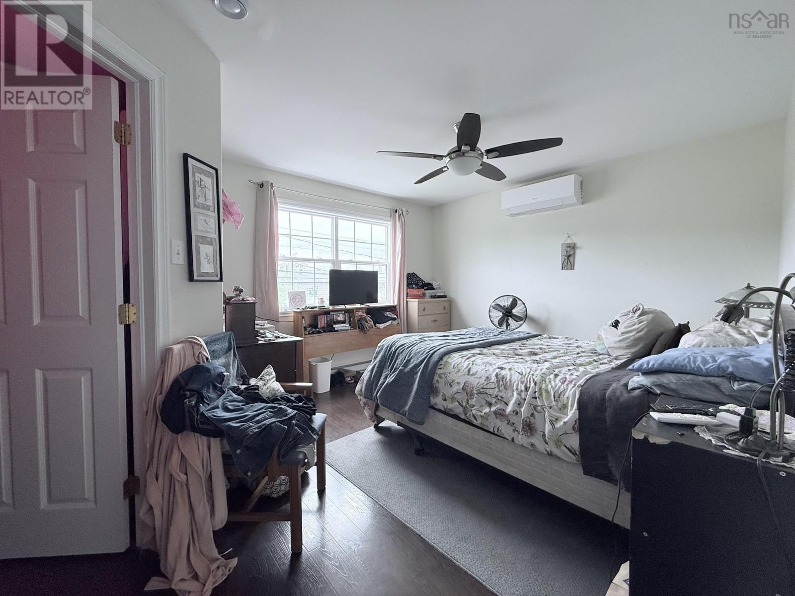 Property 24 of 28 of 431 YOUNG Street