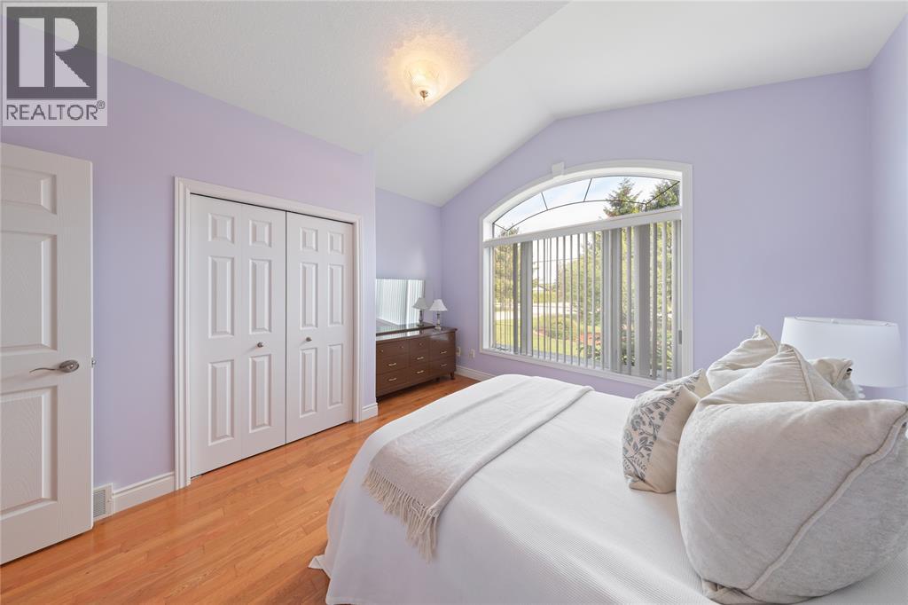 3633 EGREMONT ROAD - 23