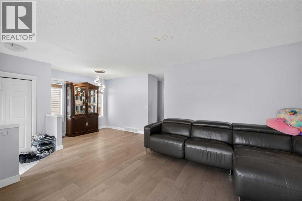 35 Erin Green Place SE - Image 3