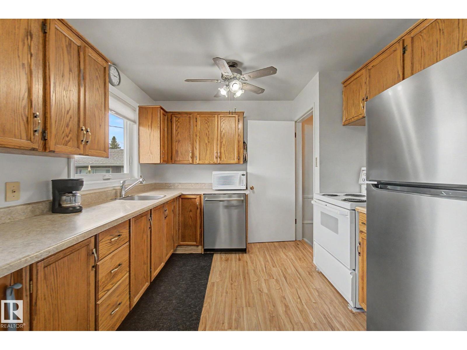 16727 80 AV NW - 12