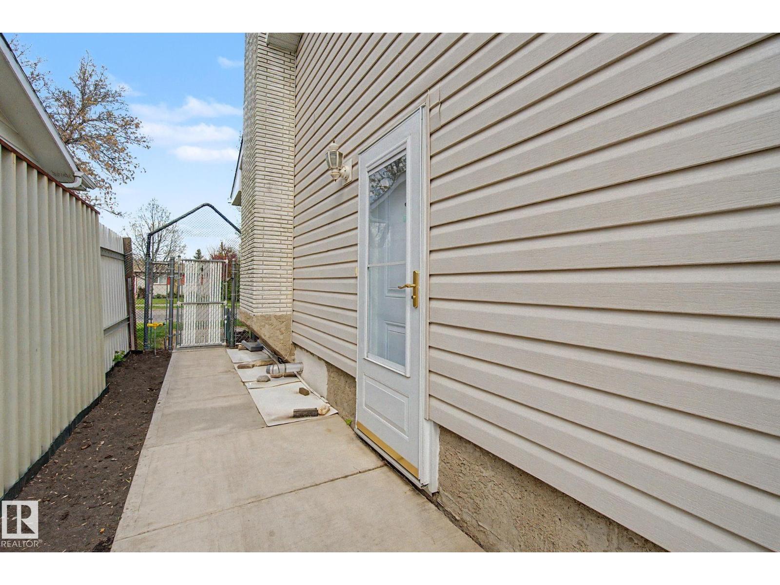 16727 80 AV NW - 47
