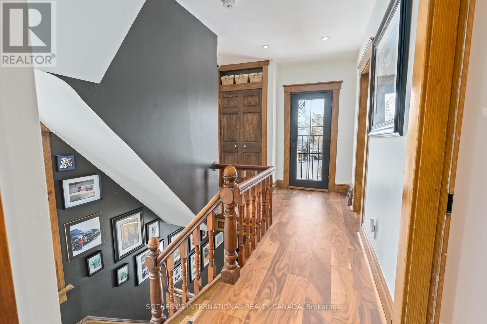 6 DUNDAS STREET W - 19