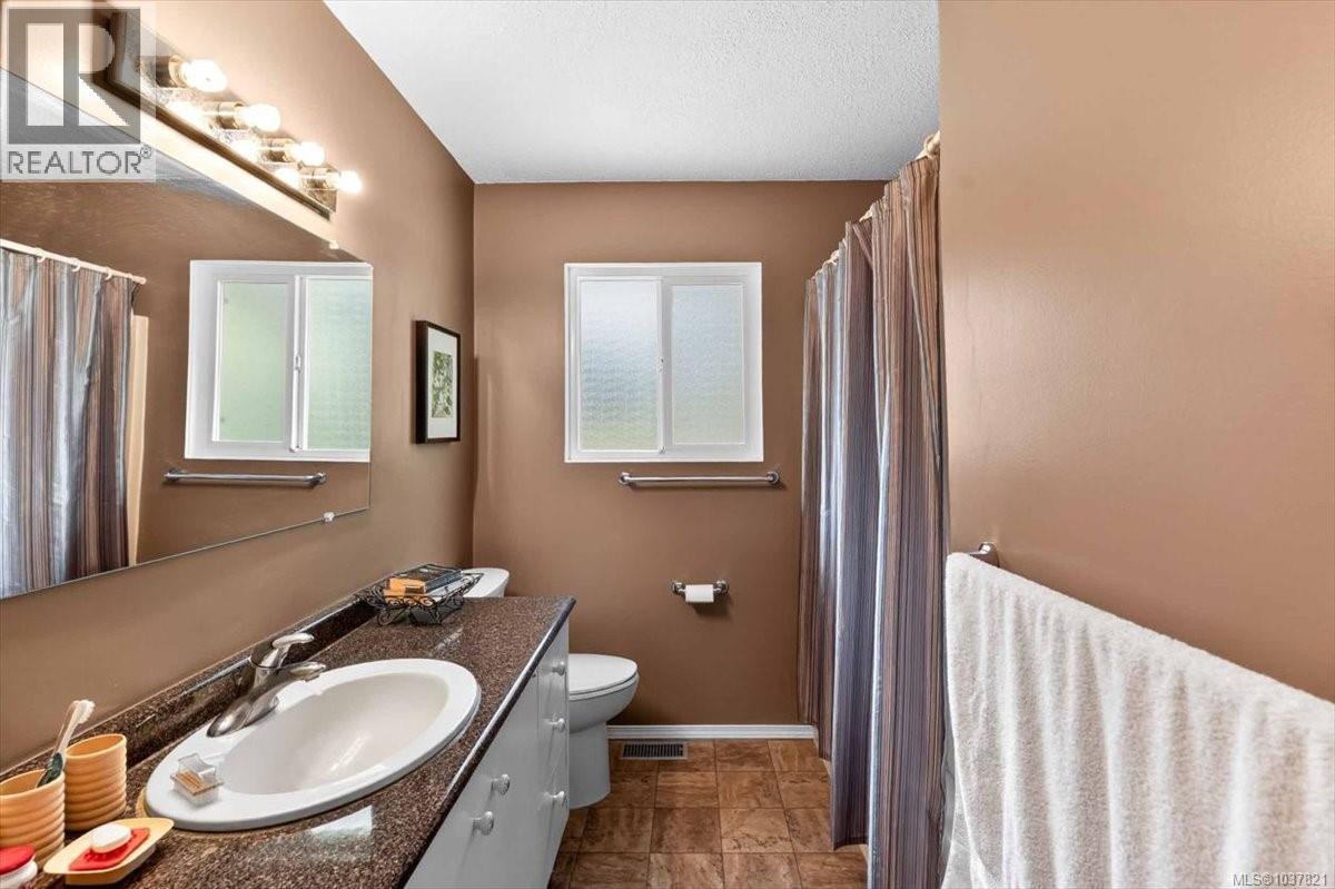 5996 Malabar Rd, Port Alberni