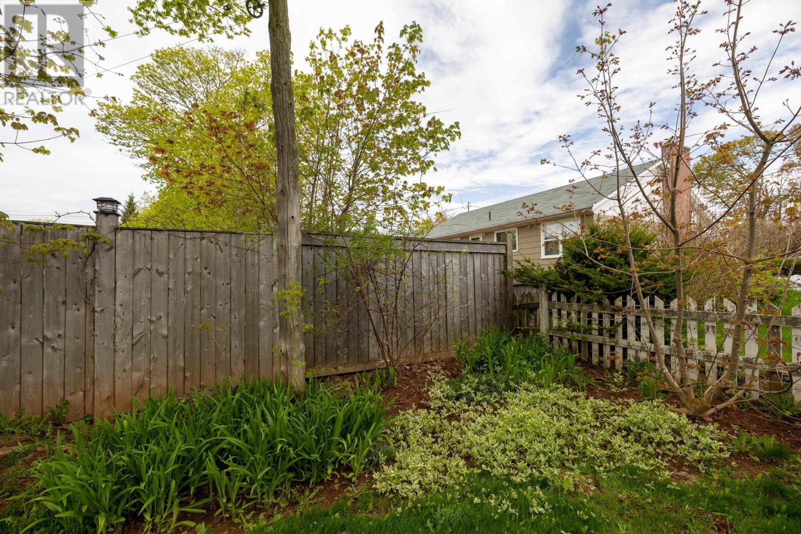379 Oak Avenue - 9