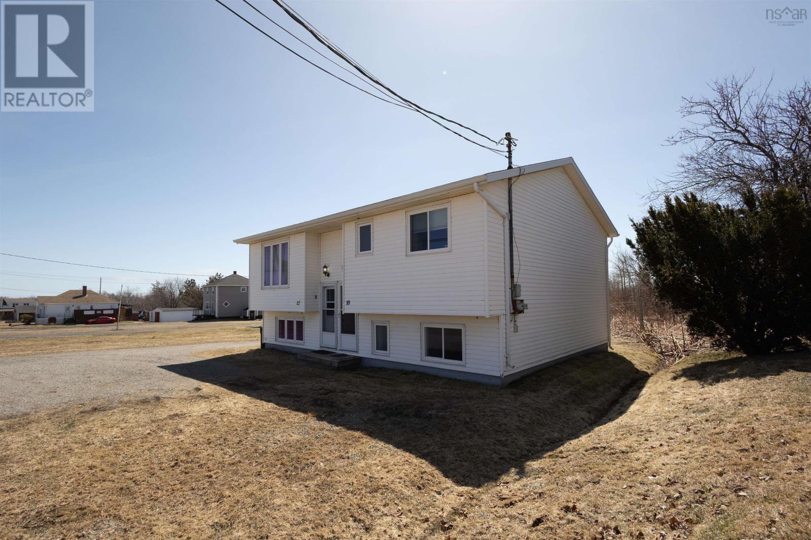 10-12 Wilson Court - 13